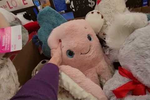 Walmart Valentine's Day Gifts/Plushes Walk-Through 2023