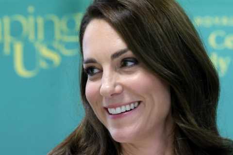 Kate Middleton Posts Amazing Throwback Of Her As A Baby In A Sweet Photo With Her Dad To Promote..