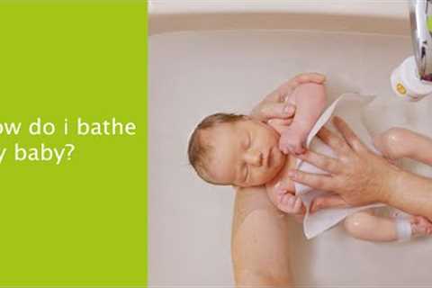 Tips for bathing 👶 🛁 Baby's first days: Parents' guide from the Goldenes Kreuz Private Hospital