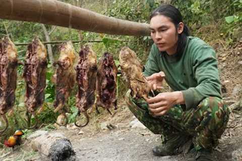 skills of digging and catching bamboo rats, the process of making smoked rat meat, survival alone