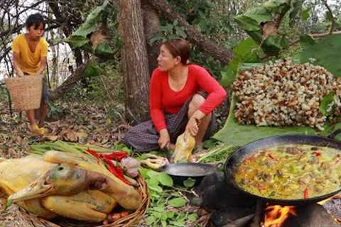 Egg red ant delicious with duck for lunch | Survival cooking in forest