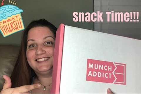 Munch Addict Unboxing—Love this food subscription!
