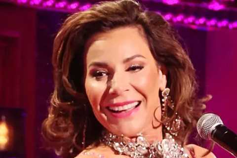 Luann de Lesseps Says Fan Vomited on Her at Show, Dorinda Kicked Out