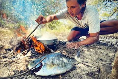 Survival Skills - MAKING SALT FROM SEAWATER - Pole Spear Catch &amp; Cook