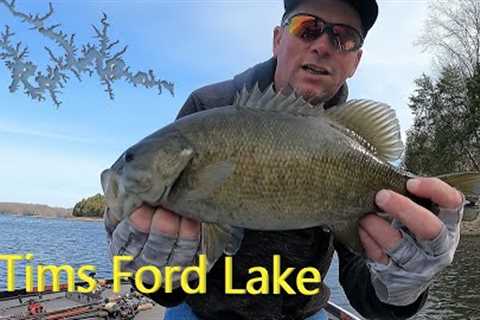Tims Ford Lake Bass Fishing, PreSpawn 48 degree water, what to look for and fish!!
