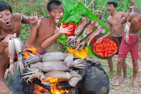 Survival Skills - Cook Squid Recipes On A Rock Eating Show