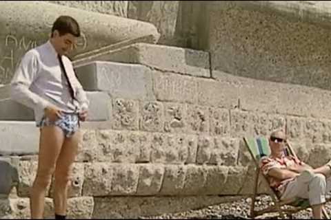Mr Bean Goes To The Seaside | Mr Bean Funny Clips | Mr Bean Official
