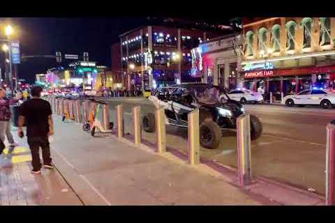 NASHVILLE TN LIVE BROADWAY STREET / PEOPLE WATCHING / BANDS WATCHING / BARS/ HANG OUT /VLOG TOUR