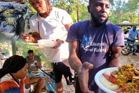 catch and clean outdoor cooking steamed 🐠 and curry 🦀 at a remote location
