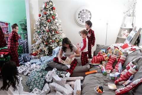 Christmas Morning Opening Presents 2022 (a little late.... 🙊)