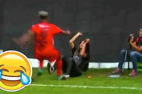 COMEDY MOMENTS IN FOOTBALL 😂🤣 FUNNIEST FAILS