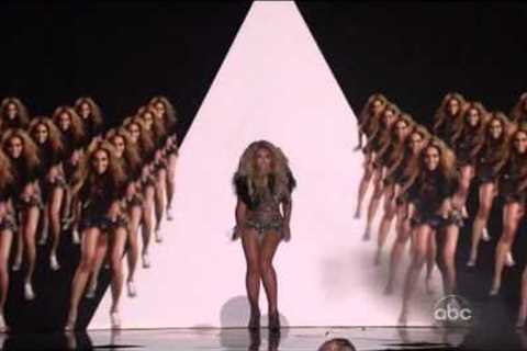 Beyoncé performs 'Run the World (Girls)'  at the 2011 Billboard Music Awards