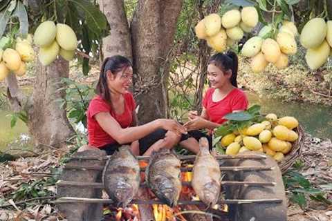 Amazing Skill catch many Red Fish in river and Cooking for survival food in forest