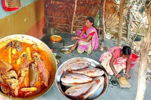 santali tribe traditional cooking RIVER FISH curry with brinjal prepared by santali tribe women