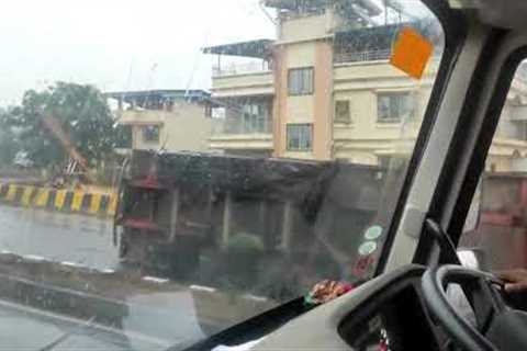 MAV Turned out On Highway# Road Traffic Accident #Mumbai yt video|| Trending video
