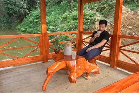 Construction and painting process. Complete the wooden hut in 10 consecutive days without stopping