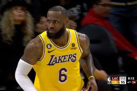 LeBron James is unstoppable, he destroys the Clippers with 2 dunks in a row and makes the whole aren