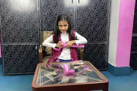 Unboxing of gift, Hello kitty 😺ye gift bht zada mushkil tha chorna ma