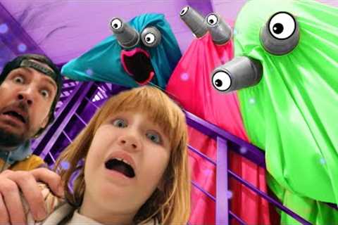 RAiNBOW GHOSTS 2 - SAVE the DOGS!! Adley goes back inside the Portal House! New Doors &amp; Hide n..