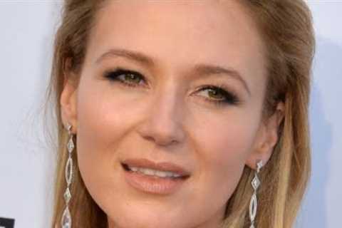 She accuses Jewel of stealing from her mother