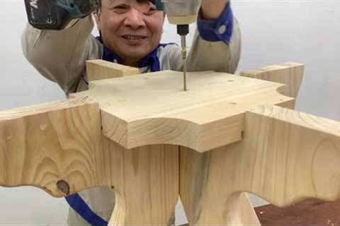 The Traditional Woodworking Skills Of The Elderly Carpenter -  Art Round Table Structure Design