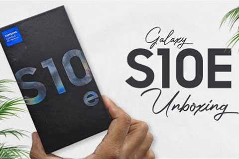 Samsung Galaxy S10e Unboxing | (Still Worth It?)