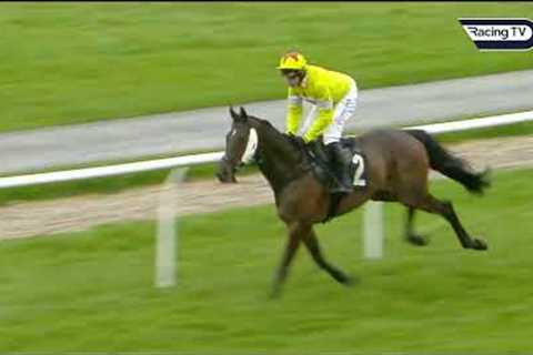 You won't see many easier winners of a horse race than this! - Racing TV