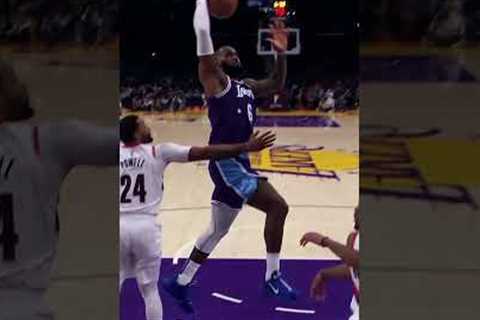 It's 2022 and LeBron still owns this league 😳 #shorts