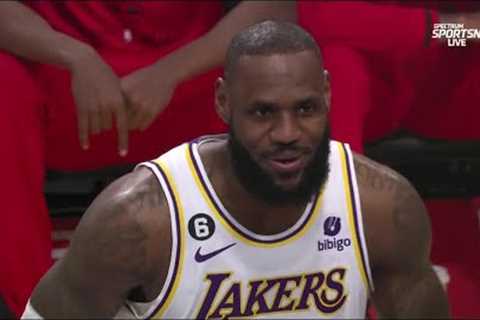 LeBron James receives ovation upon return from foot injury 👑 | NBA on ESPN