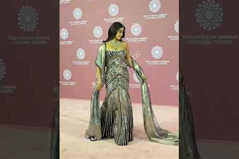 Bollywood actress Jhanvi Kapoor  at nmacc#JanhviKapoor | Junior Paparazzi