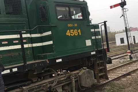Karakoram express departure in heavy rain Lahore to Karachi non stop #pakistanrailway #5up #paktrain