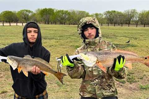 Fishing braunig lake in cold, rainy weather, fishing was on 🔥(Day time)
