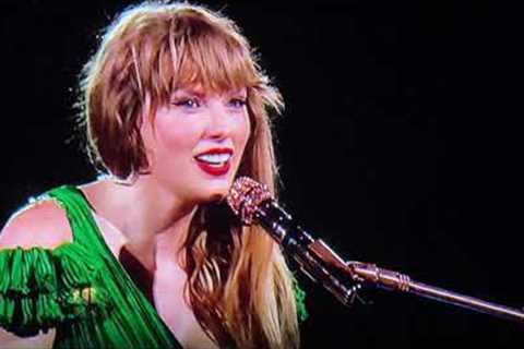 Taylor Swift - The Lucky One • Surprise Acoustic Song - Live - AT&amp;T Stadium - Arlington TX -..