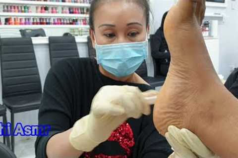 Pedicure done by a Pedicurist ( Pedicure )