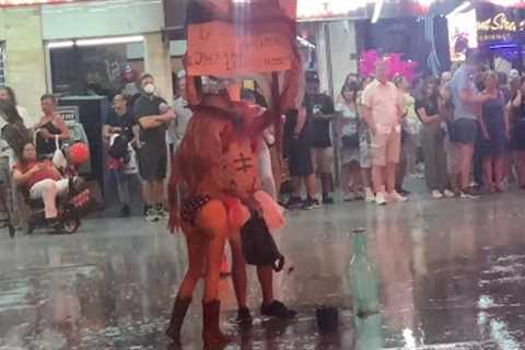 Drug Addicts, Crazy People, Street Performers at Fremont Street, Las Vegas (Part 1)