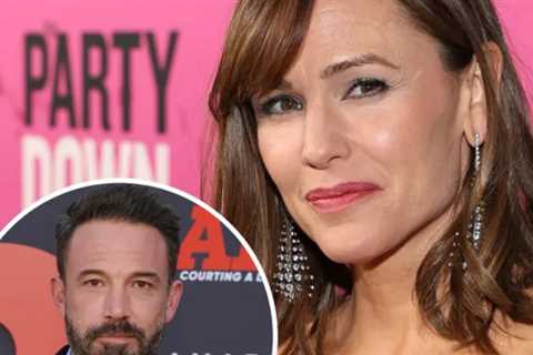 Why Jennifer Garner Avoids Coverage of Herself and Ex-Husband Ben Affleck