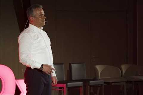 Povestea din spatele aeroportului | Adrian Veștea | TEDxBrașov