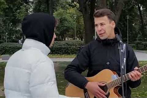 The GUITARIST pretends to be a BEGINNER with STREET MUSICIANS #17