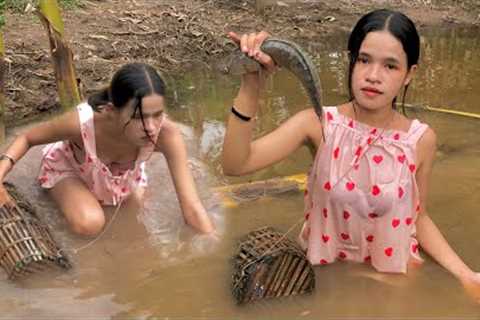 Survival skills: catch fish in the lake and cook