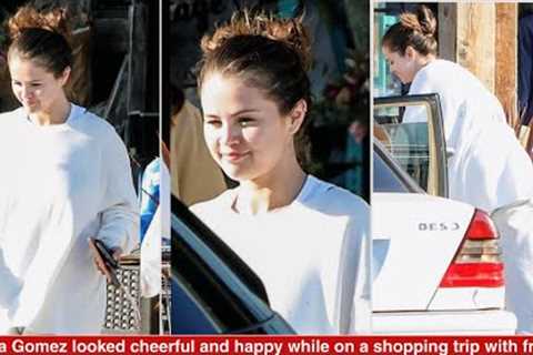 Selena Gomez looked cheerful and happy while on a shopping trip with friends