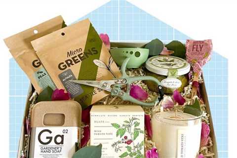 Garden gift baskets that will inspire their green thumb