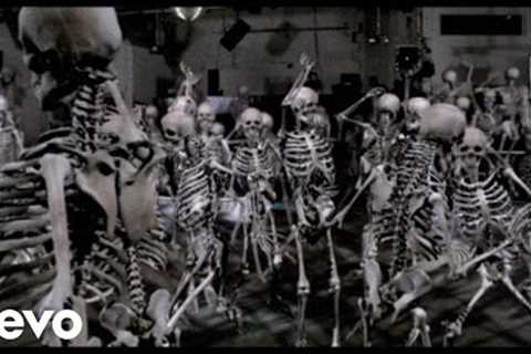 The Chemical Brothers - Hey Boy Hey Girl (Official Music Video)