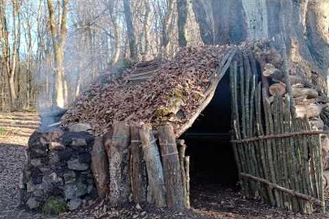 Build A Winter Bushcraft Survival Shelter In The Woods, Catch &amp; Outdoor Cooking, Fireplace With ..
