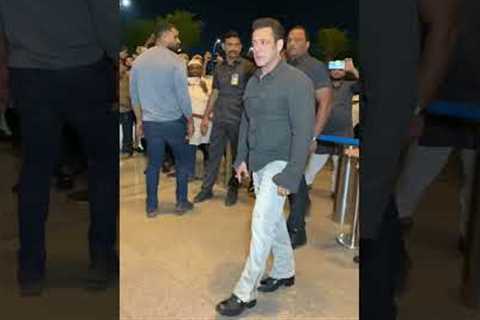 Bollywood Update: #SalmanKhan spotted at the airport departure. #ytshorts #trending #paparazzi