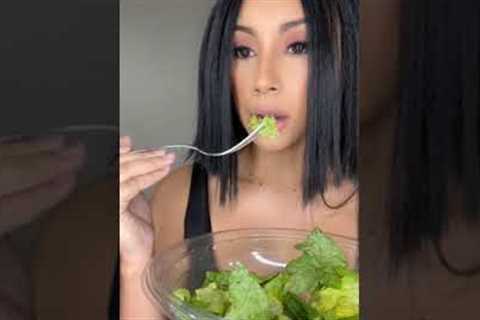 Salad talk with the Kardashians 🥗 #kardashians #kuwtk #comedyshorts #funnyshorts #relatable