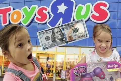GIRLS SPEND $100 without PARENTS at TOYS R US!