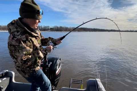 Catching Huge Rainy River Sturgeon!