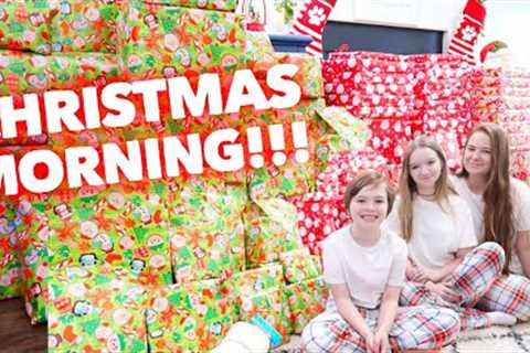 CHRISTMAS MORNING 2021 (Opening Christmas Presents Part 1) | Family 5 Vlogs