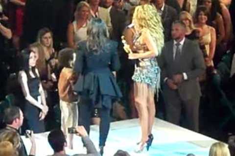 Beyonce accepts the Artist of the Millineum Award at the Billboard Music Awards (May 22, 2011)