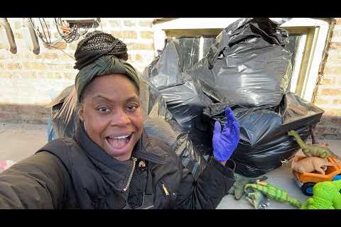 Dumpster Diving | CAN’T Believe What I FOUND In The Bags!!! 💰💰